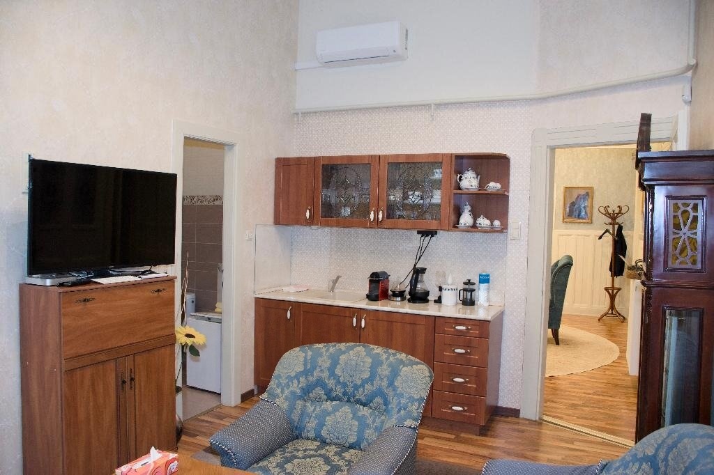 Apartmanrész beépített konyhával, televízióval és klímaberendezéssel
